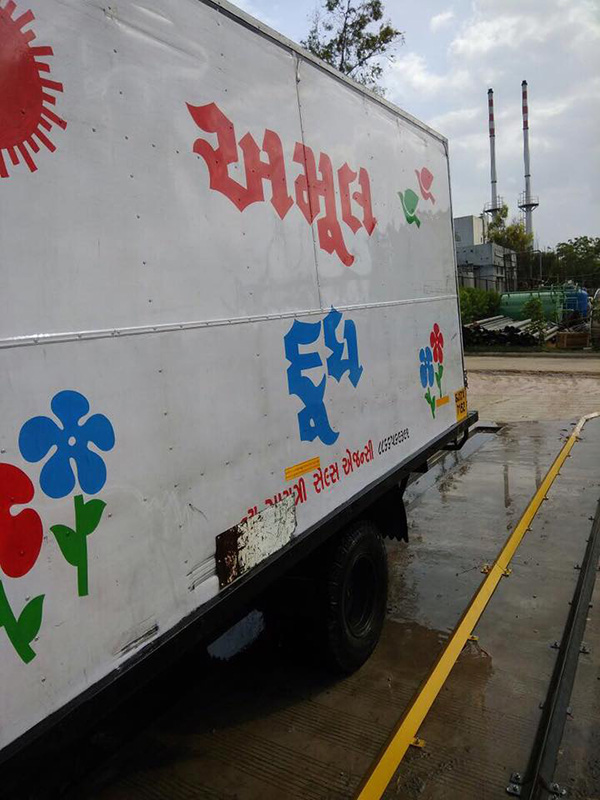 #alt_tag3 Brush Comm Vehicle Gandhinagar Gujarat